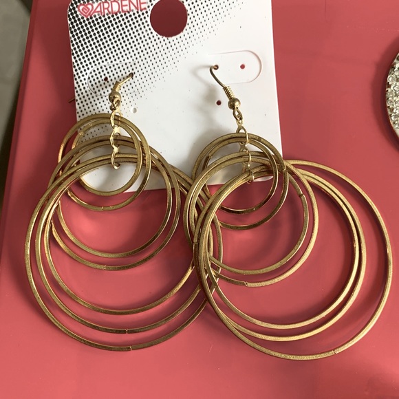 Earrings-3 pairs of women’s earrings & one set of toe rings,all for one price! - Picture 2 of 5